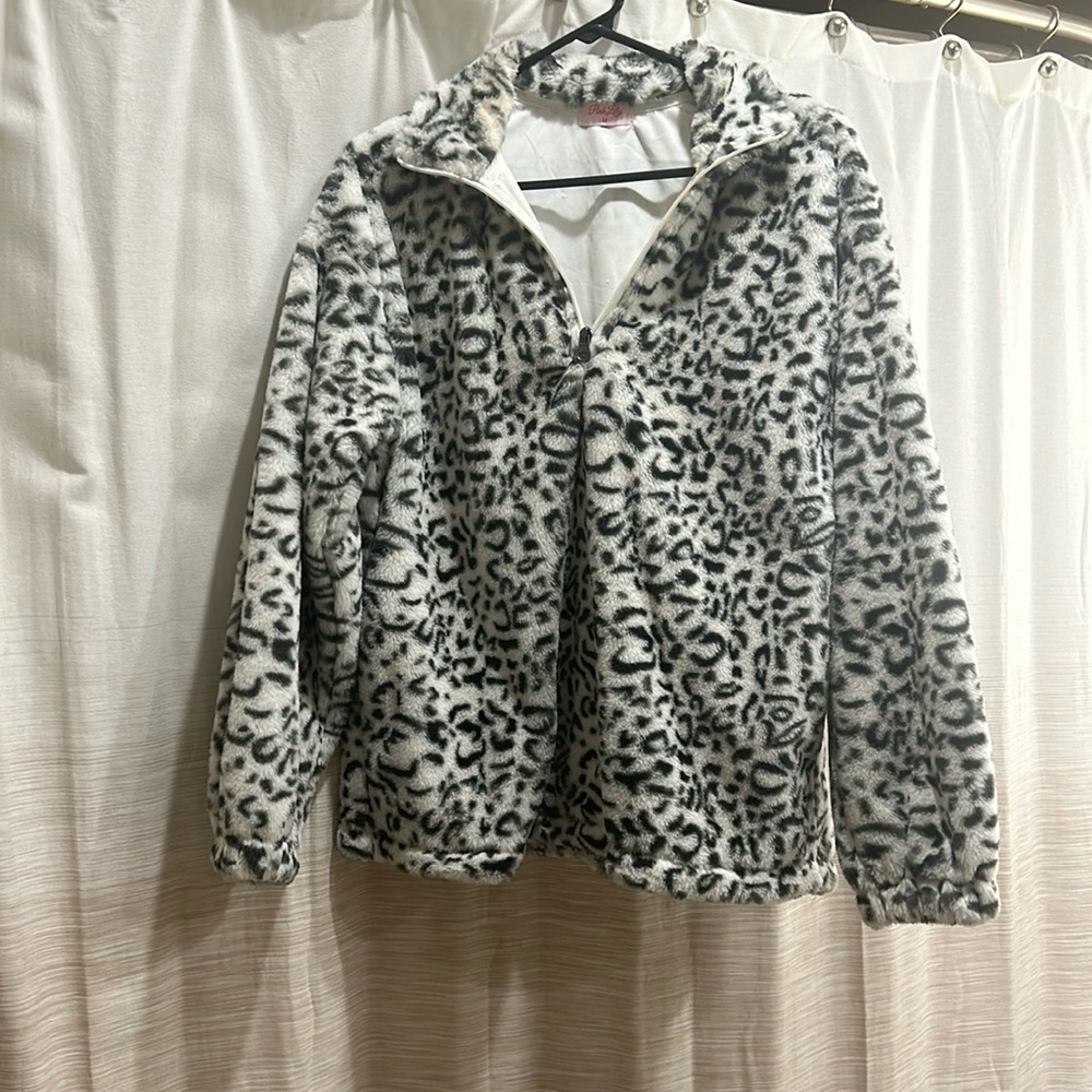 Pink Lily Quarter Zip. Snow leopard print. Size M.